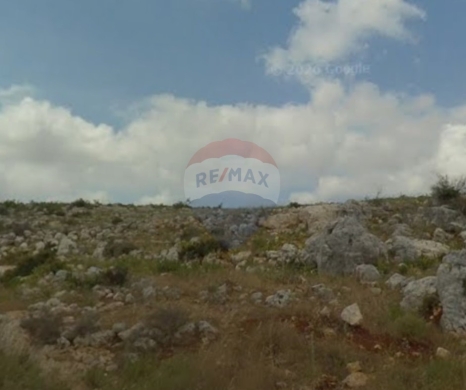 Lands for sale dans Deddeh - R9-3583 Land for Sale in Nakhleh &ndash; Koura, 1864 m&sup2;, Villas Area, Zoning 20/40أرض للبيع في نخلة الكورة &ndash; 1864 م&sup2;، منطقة الفيلات، تصنيف بناء 20/40