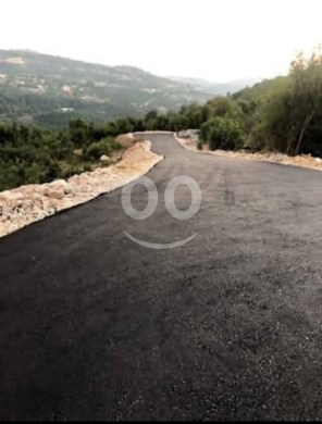 Lands for sale dans Jbeil - أرض مميزة للبيع في جاج جبيل ٥١٥م إطلالة جبلية ساحرة ومنطقة هادئة | Prime Land for Sale in Jaj Jbeil