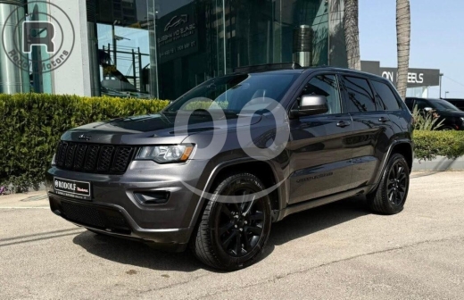 Jeep in Dbayeh - جيب غراند شيروكي ألتيتود 2018 فتحة سقف | Jeep Grand Cherokee Altitude 2018 Clean Carfax
