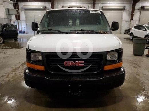 جي إم سي في سن الفيل - جي إم سي سافانا 2015 AWD V8 فل أوبشن - بحالة ممتازة | GMC Savana 2015 AWD V8 Full Option