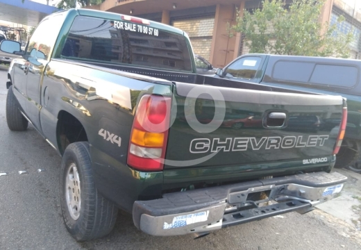شيفروليه في سن الفيل - 2002 Chevrolet Silverado 4x4 full options ajnabi V 8,$6900