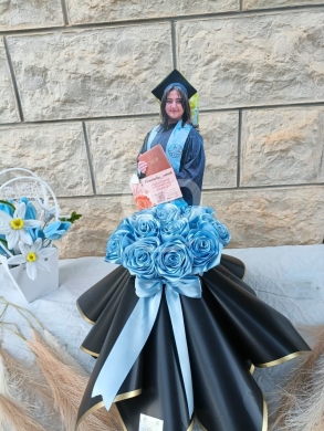 Other Goods in Beirut City - بوكيه تخرج مميز مع صورة شخصية وتنسيق يدوي | Custom Graduation Bouquet with Personalized Photo