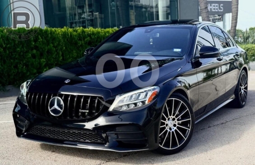 Mercedes-Benz in Dbayeh - مرسيدس C300 AMG 2019 فل كامل بحالة الوكالة | 2019 Mercedes C300 AMG Line Fully Loaded Black