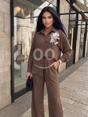 الملابس، الأحذية والزينة في زحله - طقم نسائي أنيق باللون البني مكون من قميص وبنطال واسع | Elegant Brown Women&#039;s Co-ord Set