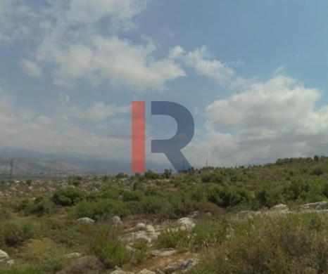 R9-3588 Land for Sale in Nakhleh – Koura, 1865 m², Villas Area, Zoning 20/40 — 3