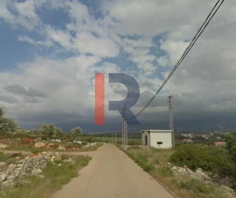 R9-3588 Land for Sale in Nakhleh – Koura, 1865 m², Villas Area, Zoning 20/40