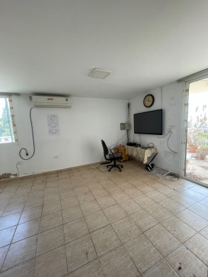 R9-3593 Building for Rent in Btouratij &ndash; Koura, 900 m&sup2;, 3 Floorsمبنى للإيجار في بتوراتيج الكورة &ndash; 900 م&sup2;، 3 طوابق