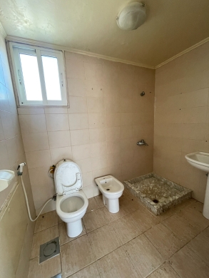 R9-3593 Building for Rent in Btouratij &ndash; Koura, 900 m&sup2;, 3 Floorsمبنى للإيجار في بتوراتيج الكورة &ndash; 900 م&sup2;، 3 طوابق