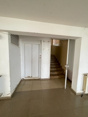 R9-3593 Building for Rent in Btouratij &ndash; Koura, 900 m&sup2;, 3 Floorsمبنى للإيجار في بتوراتيج الكورة &ndash; 900 م&sup2;، 3 طوابق