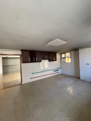R9-3593 Building for Rent in Btouratij &ndash; Koura, 900 m&sup2;, 3 Floorsمبنى للإيجار في بتوراتيج الكورة &ndash; 900 م&sup2;، 3 طوابق