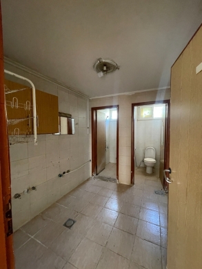 R9-3593 Building for Rent in Btouratij &ndash; Koura, 900 m&sup2;, 3 Floorsمبنى للإيجار في بتوراتيج الكورة &ndash; 900 م&sup2;، 3 طوابق