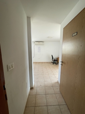 R9-3593 Building for Rent in Btouratij &ndash; Koura, 900 m&sup2;, 3 Floorsمبنى للإيجار في بتوراتيج الكورة &ndash; 900 م&sup2;، 3 طوابق