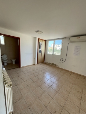 R9-3593 Building for Rent in Btouratij &ndash; Koura, 900 m&sup2;, 3 Floorsمبنى للإيجار في بتوراتيج الكورة &ndash; 900 م&sup2;، 3 طوابق