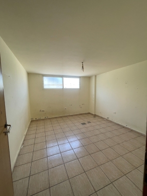 R9-3593 Building for Rent in Btouratij &ndash; Koura, 900 m&sup2;, 3 Floorsمبنى للإيجار في بتوراتيج الكورة &ndash; 900 م&sup2;، 3 طوابق