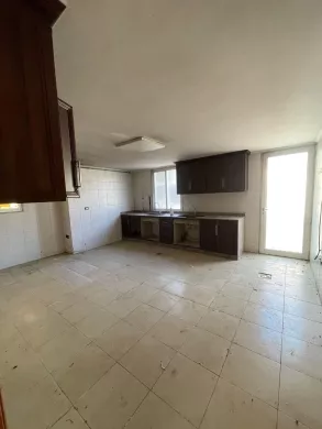 R9-3593 Building for Rent in Btouratij &ndash; Koura, 900 m&sup2;, 3 Floorsمبنى للإيجار في بتوراتيج الكورة &ndash; 900 م&sup2;، 3 طوابق