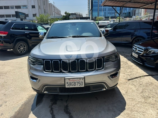 Jeep dans Sin El Fil - جيب غراند شيروكي ليميتد بلس 2017 نظيفة جداً مالك واحد | Jeep Grand Cherokee 2017 Limited Plus Silver