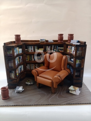 Antiques & Collectibles dans Saïda - مكتبة مصغرة مصنوعة يدويًا مع كرسي بروجير جلد طبيعي | Miniature Handmade Wooden Library