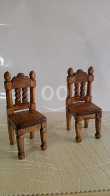 طقم مصغر كرسيين وطاولة خشب موديل إنجليزي مصنوع يدويًا | Miniature Wooden Table & 2 Chairs… — 4