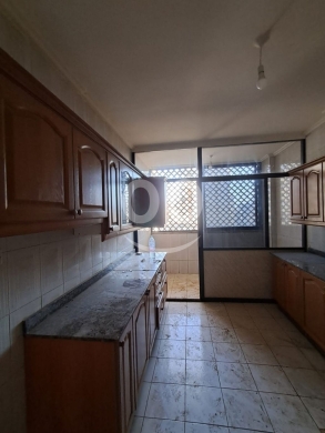 Apartments for rent in Beirut City - شقة غير مفروشة للايجار في مار الياس بيروت | Unfurnished Apartment for Rent Mar Elias Beirut