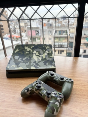 Gaming Console & Accessories dans Dora - جهاز بلايستيشن 4 سليم إصدار محدود WW2 مع 2 يد تحكم و 12 لعبة | PS4 Slim WW2 Limited Edition