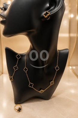 Vêtements, chaussures et accessoires dans Minieh - طقم إكسسوارات نسائي أنيق بتصميم البرسيم | Elegant Women&#039;s Accessory Set with Clover Design