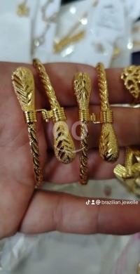 Vêtements, chaussures et accessoires dans Minieh - طقم إكسسوارات ذهبي بتصميم البرسيم | Elegant Gold Accessory Set with Clover Design