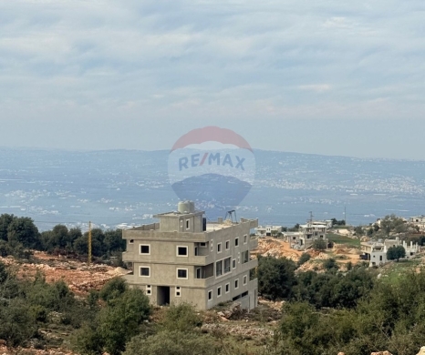 R9-3629 Land with Building for Sale in Izal – Danniyeh, 1000 m² Land + 330 m² Building أر… — 2