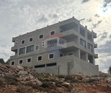 عقارات تجارية للبيع في إزال - R9-3629 Land with Building for Sale in Izal &ndash; Danniyeh, 1000 m&sup2; Land + 330 m&sup2; Building أرض مع بناء للبيع في إيزال الضنية &ndash; 1000 م&sup2; أرض + 330 م&sup2; بناء