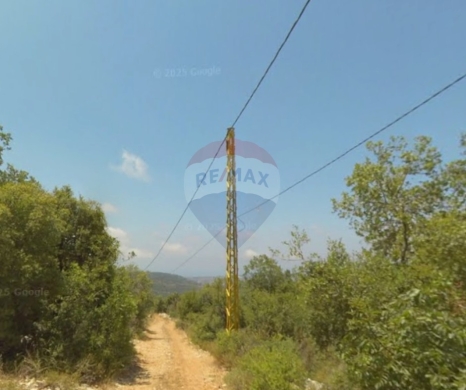 R9-3632 Land for Sale in Douq – Batroun, 9,780 m², Residential Zoning 25/50 أرض للبيع في … — 2