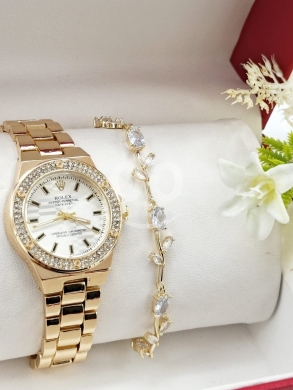 Clothes, Footwear & Accessories in Minieh - ساعة ذهبية أنيقة مع سوار مرصع | Elegant Gold Watch with Crystal Bracelet