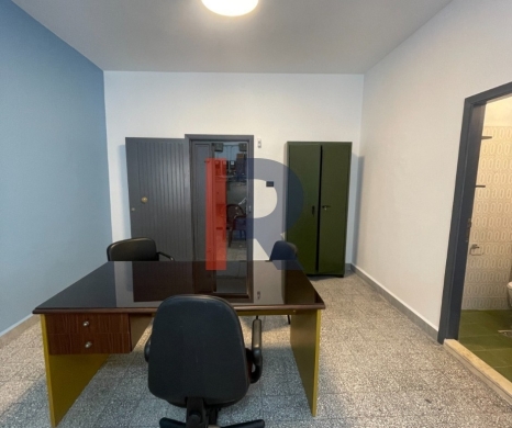 R9-3681 Office for Rent in Mina – Tripoli, 45 m², Furnished, Renovated, Shabby Chic — 9