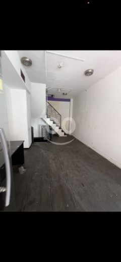محل تجاري للبيع من 3 طوابق في شارع الكوندور | 3-Story Commercial Shop for Sale in Condor St.