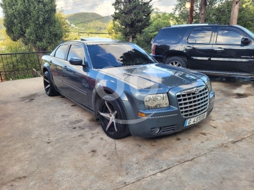 Other Goods in Ain We Zein - كرايسلر 300 موديل 2005 بحالة ممتازة | 2005 Chrysler 300 Full Options