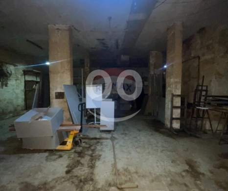 عقارات تجارية للبيع في Metran - R9-3690 Warehouse for Sale in Metran, Tripoli &ndash; 700 m&sup2; Storage Facility , مستودع للبيع في المطران