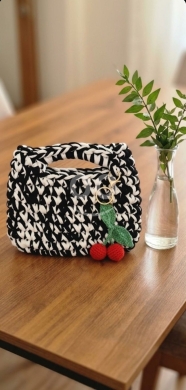Clothes, Footwear & Accessories in Jbeil - حقيبة كروشيه عصرية بنمط مميز | Stylish Patterned Crochet Bag