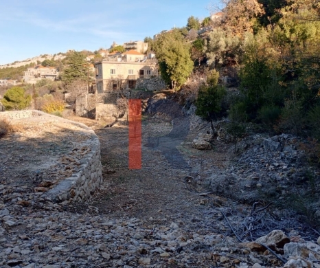 R9-3702 Land for Sale in Bchaaleh – Batroun, 850 m², Zoning 25/50 — 2