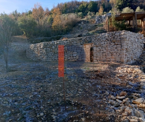 R9-3702 Land for Sale in Bchaaleh – Batroun, 850 m², Zoning 25/50