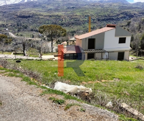 R9-3708 Land with Building for Sale in Hadath El Jebbeh – Bcharre, 3 Floors — 5