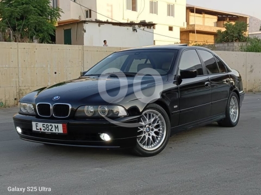 BMW dans Deir Ammar - E39 2002