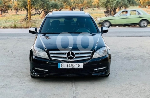 Mercedes-Benz dans Tripoli - C300 model 2009