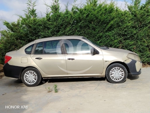 Antiques & Collectibles dans Doueir - رينو سيمبول موديل 2011 للبيع | Renault Symbol 2011 for Sale