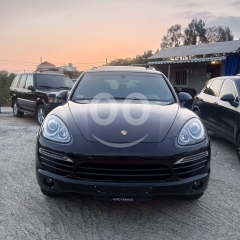 Porsche cayenne model 2012