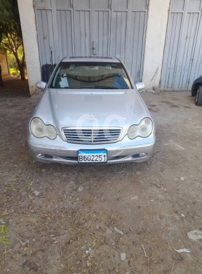 مرسيدس بنز في مدينة بيروت - C240 model 2004