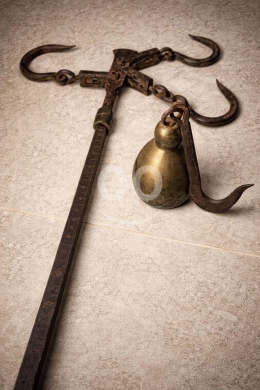 السلع الأخرى في بعبدا - ميزان انتيكا تراثي مع ثقل نحاسي للبيع | Antique Scale with Brass Weight for Sale