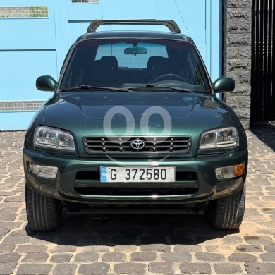 تويوتا في مدينة بيروت - Toyota Rav4 model 2000