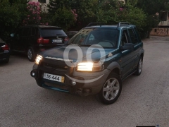 Land Rover model 2001