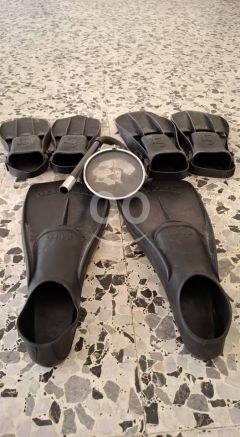 أدوات سباحة