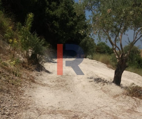 R9-3764 Land for Sale in Aabra – Saida, 2,365 m², Zoning 15% — 4