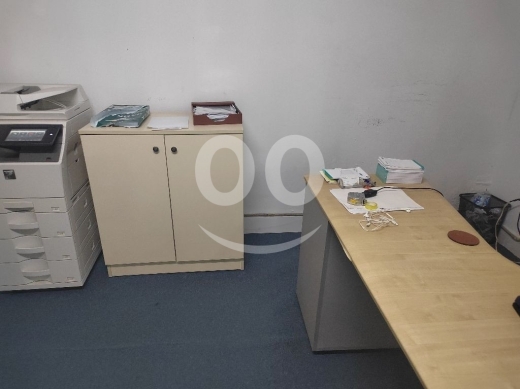 معدات مكتبية كاملة بحالة ممتازة ماركة Ferra | Complete Office Furniture Set Ferra — 4