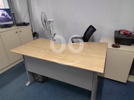 معدات مكتبية كاملة بحالة ممتازة ماركة Ferra | Complete Office Furniture Set Ferra — 2